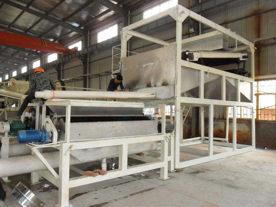 高強平板磁選機 強磁輥式磁選機使用現(xiàn)場